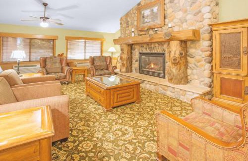 Quad Cities Hotel | Super 8 by Wyndham Davenport