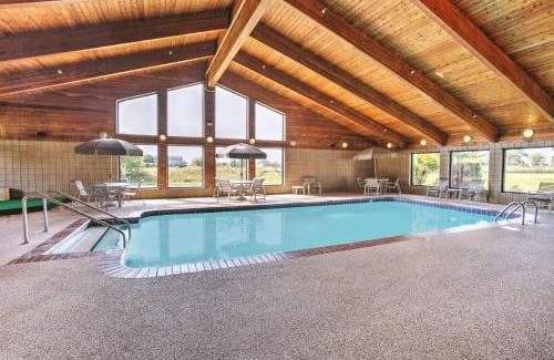 Quad Cities Hotel | Super 8 by Wyndham Davenport