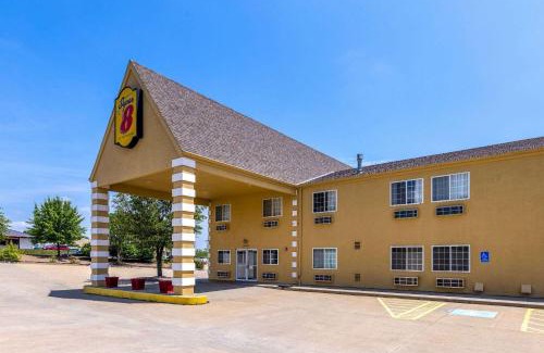 De Soto Hotel | Super 8 by Wyndham De Soto
