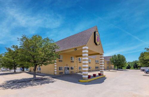 De Soto Hotel | Super 8 by Wyndham De Soto