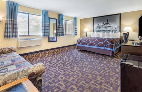 Decorah Hotel | Super 8 by Wyndham Decorah
