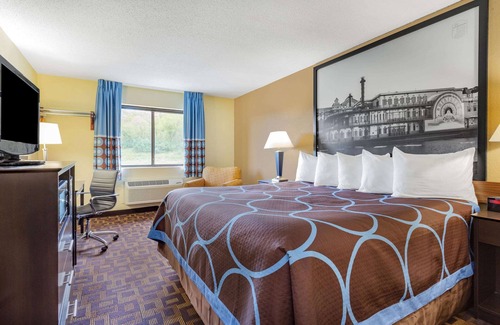 Decorah Hotel | Super 8 by Wyndham Decorah