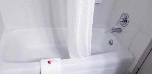 Berwick Hotel | Super 8 by Wyndham Des Moines