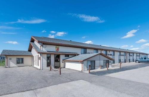 Devils Lake Hotel | Super 8 by Wyndham Devils Lake