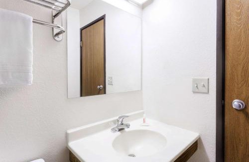 Dumfries Hotel | Super 8 by Wyndham Dumfries/Quantico