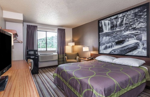 Spring Hill Hotel | Super 8 by Wyndham Dunbar/Charleston Area