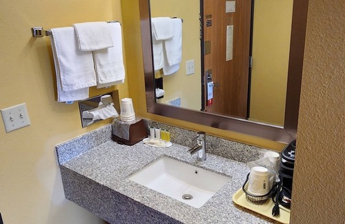 Dyersville Hotel | Super 8 by Wyndham Dyersville near Field of Dreams