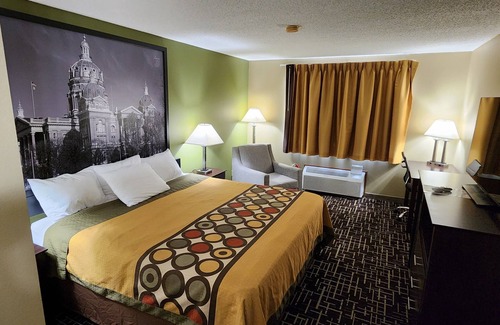 Dyersville Hotel | Super 8 by Wyndham Dyersville near Field of Dreams