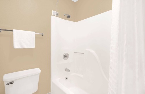 Carbon Cliff Hotel | Super 8 by Wyndham East Moline