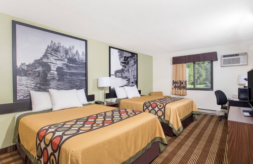 Eau Claire Hotel | Super 8 by Wyndham Eau Claire I-94