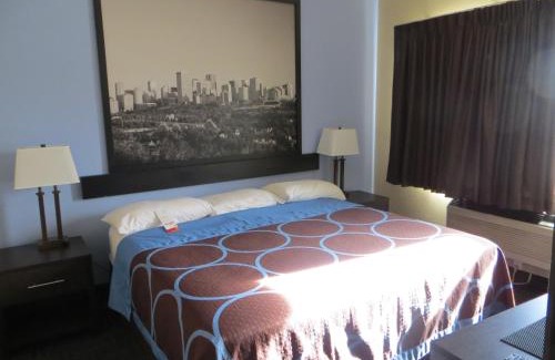 Northwest Edmonton Hotel | Super 8 by Wyndham Edmonton/West