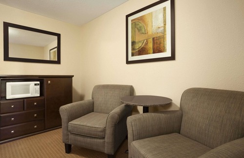 Leduc Hotel | Super 8 by Wyndham Edmonton International Airport