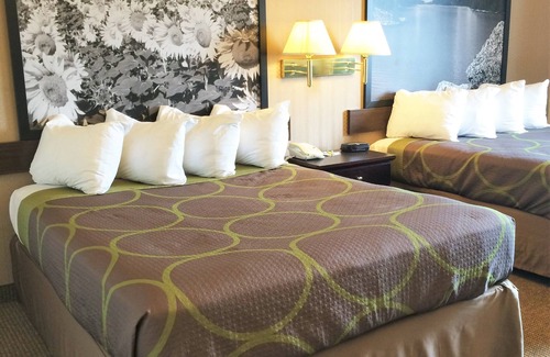 Edson Hotel | Super 8 by Wyndham Edson