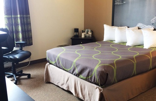 Edson Hotel | Super 8 by Wyndham Edson