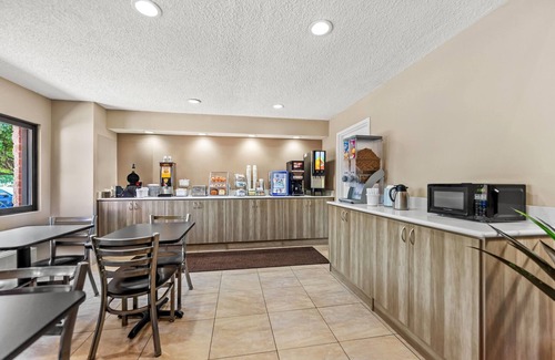 Elgin Hotel | Super 8 by Wyndham Elgin