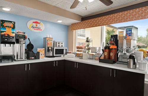 Ellenton Hotel | Super 8 by Wyndham Ellenton Bradenton Area