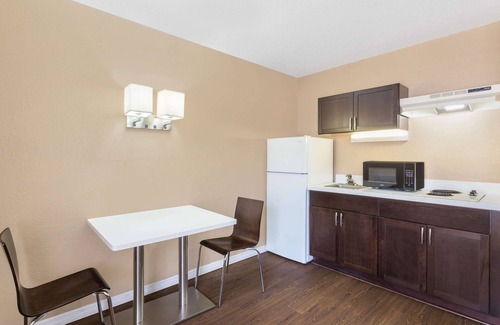 Ellenton Hotel | Super 8 by Wyndham Ellenton Bradenton Area