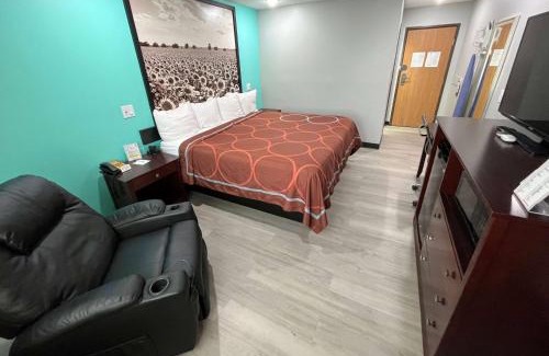 Emporia Hotel | Super 8 by Wyndham Emporia