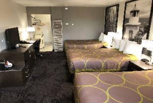 Downtown Hotel | Super 8 by Wyndham Eureka