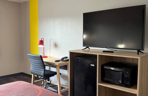 Evansville Hotel | Super 8 by Wyndham Evansville East