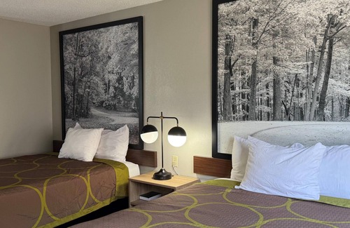 Evansville Hotel | Super 8 by Wyndham Evansville East