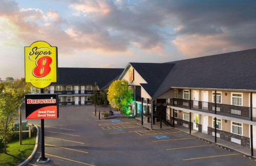 Fort McMurray Hotel | Super 8 by Wyndham Fort McMurray