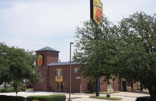 Farmers Branch Hotel | Super 8 by Wyndham Farmers Branch/North Dallas