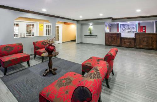 Farmers Branch Hotel | Super 8 by Wyndham Farmers Branch/North Dallas