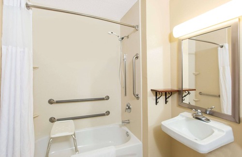 Fairmont Hotel | Super 8 by Wyndham Fairmont