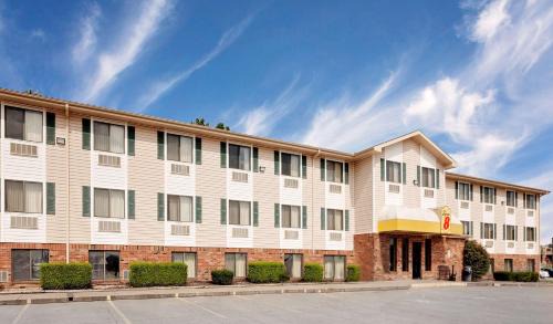 Fayetteville Hotel | Super 8 by Wyndham Fayetteville
