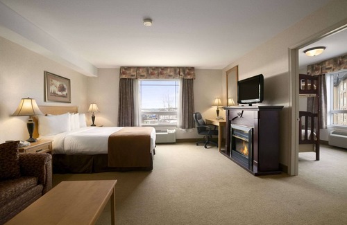 Fort Nelson Hotel | Super 8 by Wyndham Fort Nelson BC