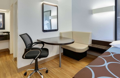 Fort Smith Hotel | Super 8 by Wyndham Fort Smith