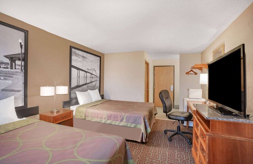 Fort Madison Hotel | Super 8 by Wyndham Fort Madison