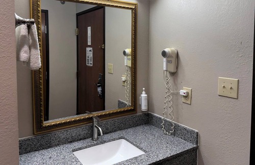 Frankfort Hotel | Super 8 by Wyndham Frankfort IN
