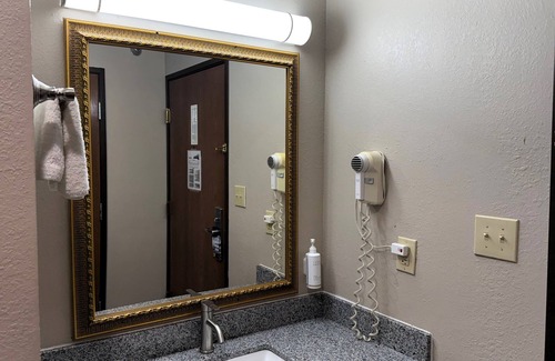 Frankfort Hotel | Super 8 by Wyndham Frankfort IN