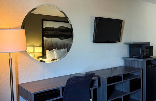 Gas City Hotel | Super 8 by Wyndham Gas City Marion Area