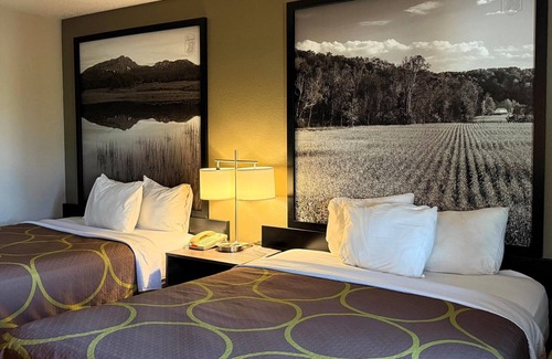 Gas City Hotel | Super 8 by Wyndham Gas City Marion Area