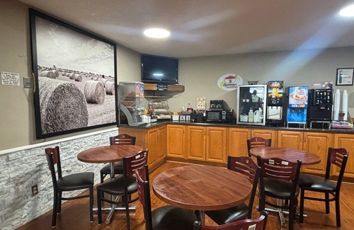 Gilman Hotel | Super 8 by Wyndham Gilman