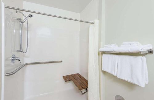 Hagerstown Hotel | Super 8 by Wyndham Hagerstown/Halfway Area