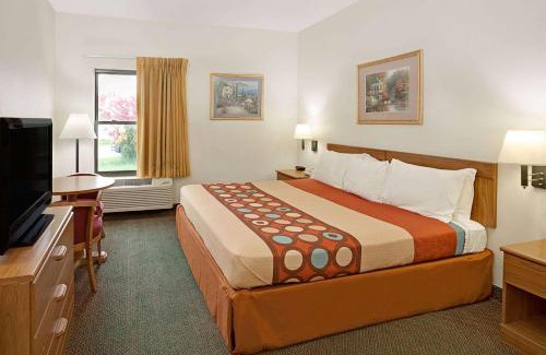 Hampshire Hotel | Super 8 by Wyndham Hampshire IL