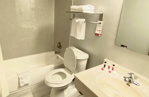 Hays Hotel | Super 8 by Wyndham Hays KS
