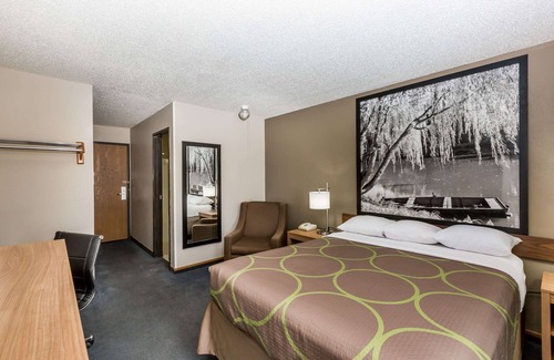 Hays Hotel | Super 8 by Wyndham Hays KS