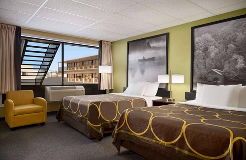Hearst Hotel | Super 8 by Wyndham Hearst ON