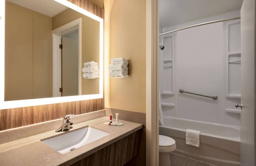 Hearst Hotel | Super 8 by Wyndham Hearst ON