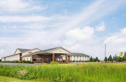 Henrietta Hotel | Super 8 by Wyndham Henrietta/Rochester Area