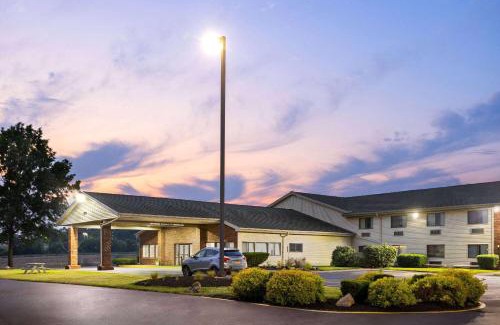 Henrietta Hotel | Super 8 by Wyndham Henrietta/Rochester Area