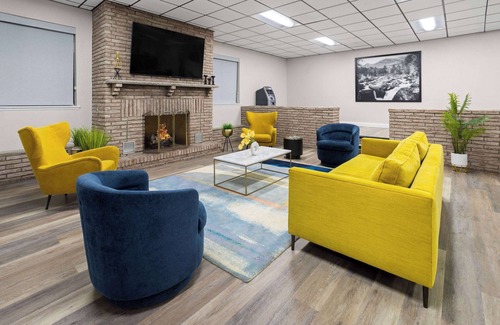 Henrietta Hotel | Super 8 by Wyndham Henrietta/Rochester Area