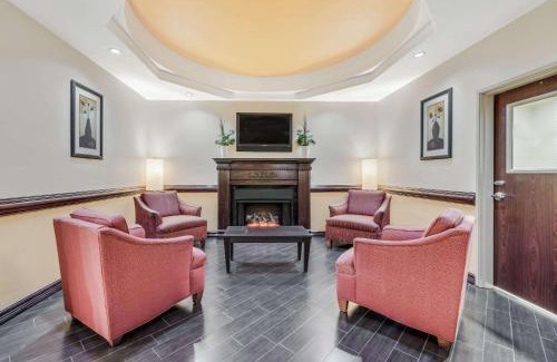 Hidalgo Hotel | Super 8 by Wyndham Hidalgo at La Plaza Mall & Mcallen Airport