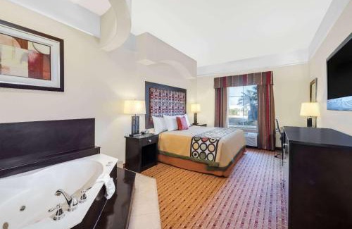 Hidalgo Hotel | Super 8 by Wyndham Hidalgo at La Plaza Mall & Mcallen Airport