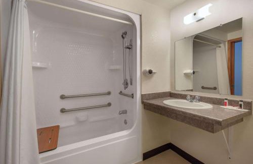 Hill City Hotel | Super 8 by Wyndham Hill City/Mt Rushmore/ Area